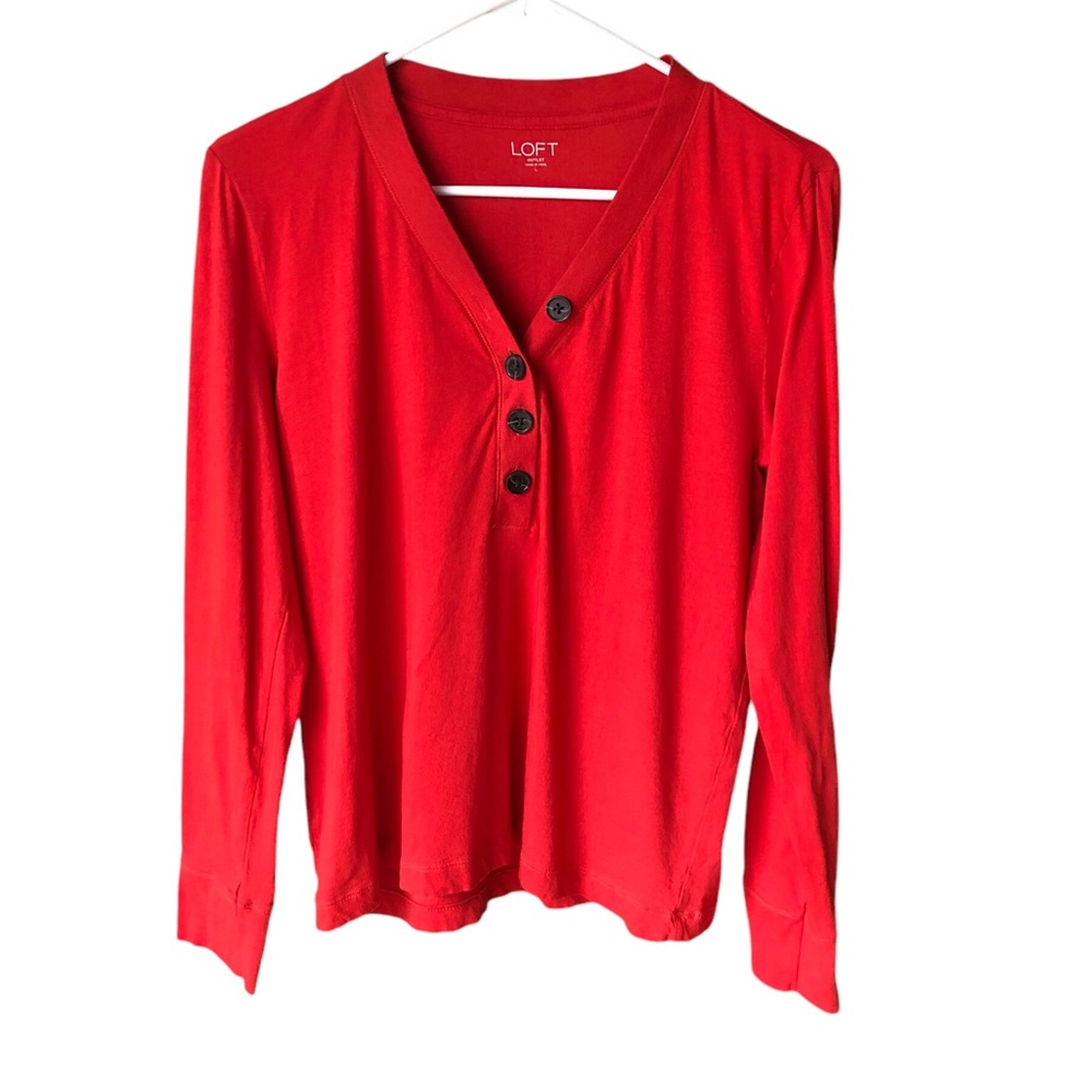 LOFT Outlet Red V Nexk Long Sleeve Tee w Button Accent Sz L